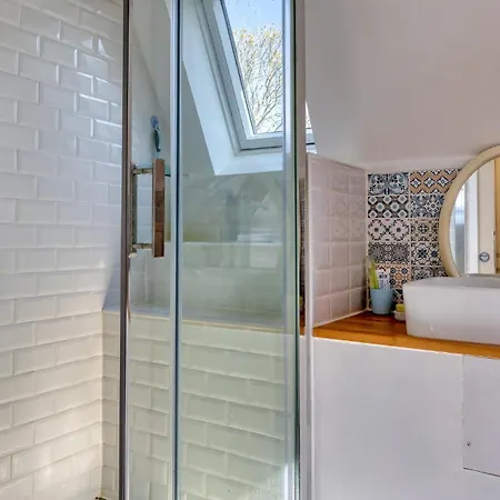 8 Bedroom Gorgeous In Holiday home